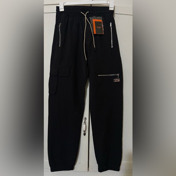 Well Known Studios The James - Picture 1 of 9